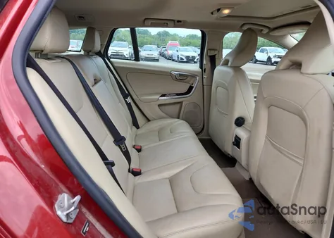 2015 Volvo V60 Premier+ из США, поврежденный, VIN YV1612SC0F1195721